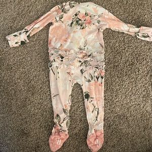 Posh Peanut ruffle footie